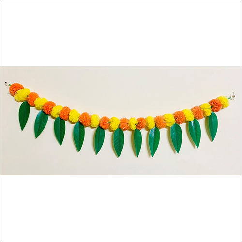 डेकोरेटिव फ्लावर स्फिंक्स आर्टिफिशियल फ्लफी मैरीगोल्ड और मैंगो लीव्स सिंपल डोर-विंडो तोरण (पीला और गहरा नारंगी)