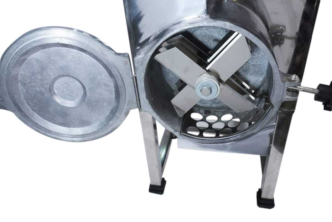 Dry Coconut Cuter Machine - Automatic Grade: Semi-automatic