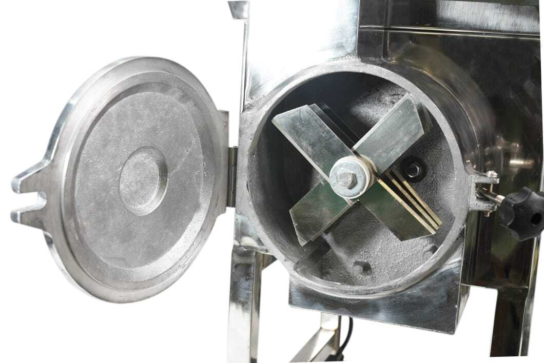 Dry Coconut Cuter Machine - Automatic Grade: Semi-automatic