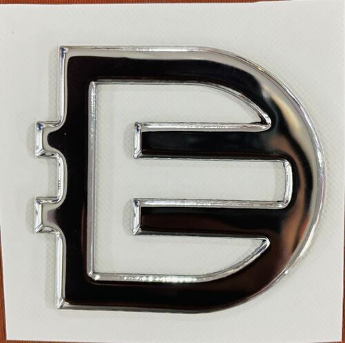 सिल्वर व्हीकल ब्रांडिंग स्टिकर