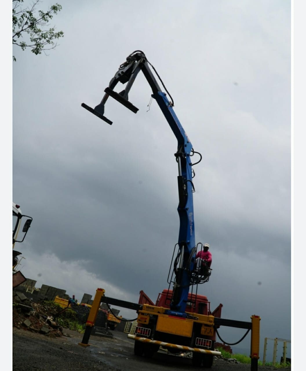Hydraulic Crane Application: Construction