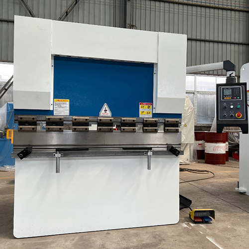 मोड़ने की मशीन