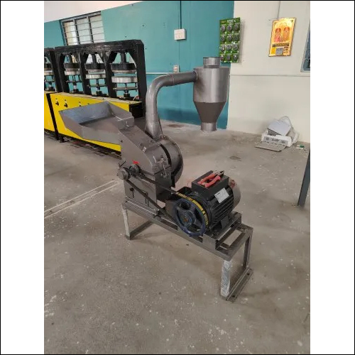 Blower Type Masala Pulveriser Machine Capacity: 100 Kg/Hr