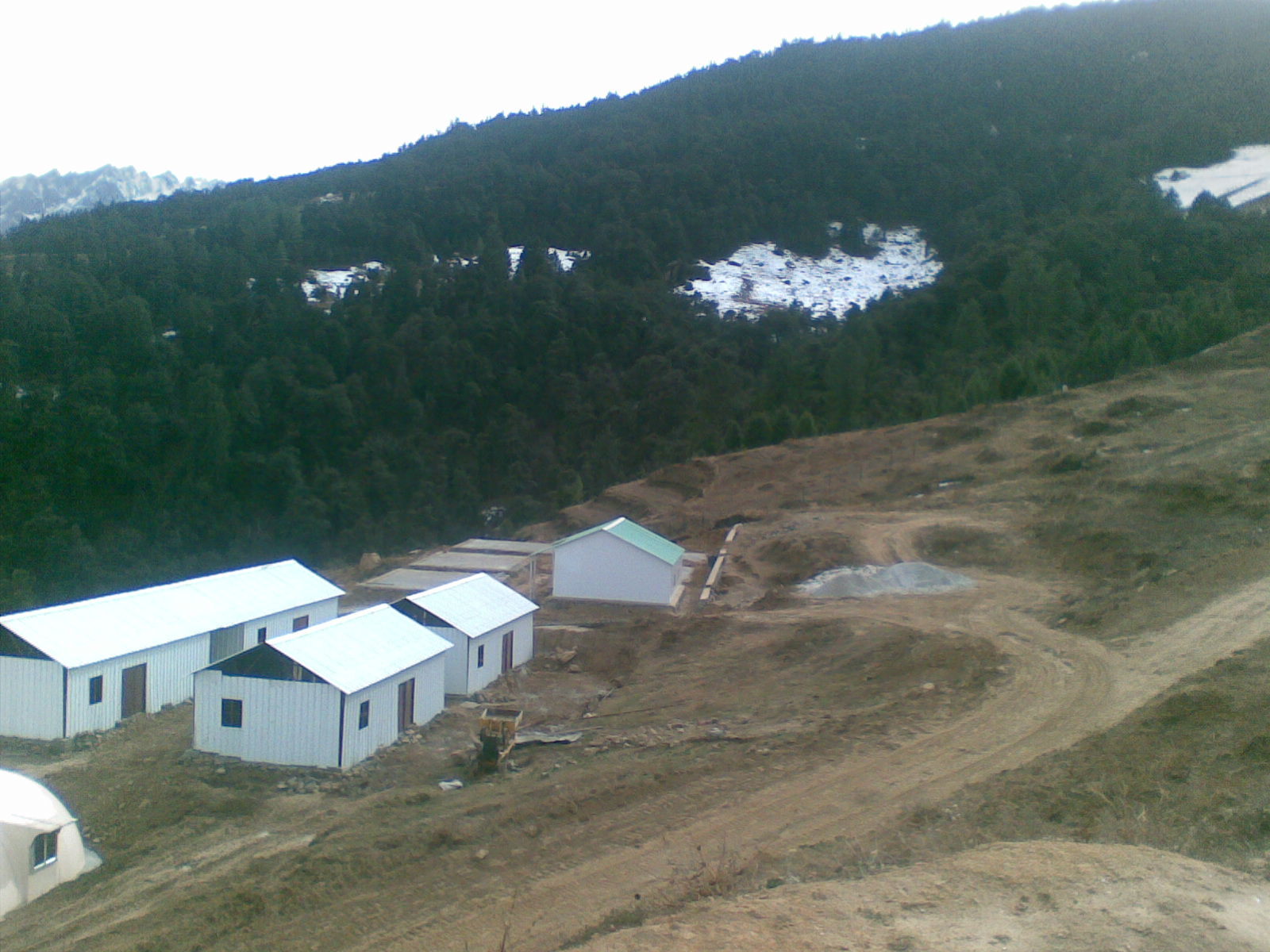 Prefabricated Labour Accommodation - Eps, Metal Sheet, Pu Panel | 50mm Wall Thickness, Insulation With Eps & Rock Wool, Off White Color, Swing Door, Sliding Window