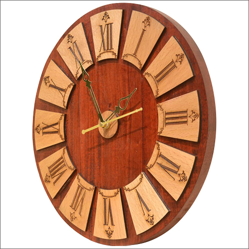 प्राचीन लकड़ी की घड़ी