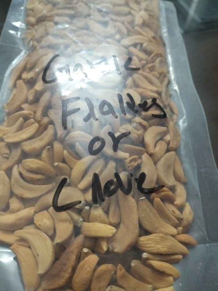 Best Garlic Flakes - Color: White