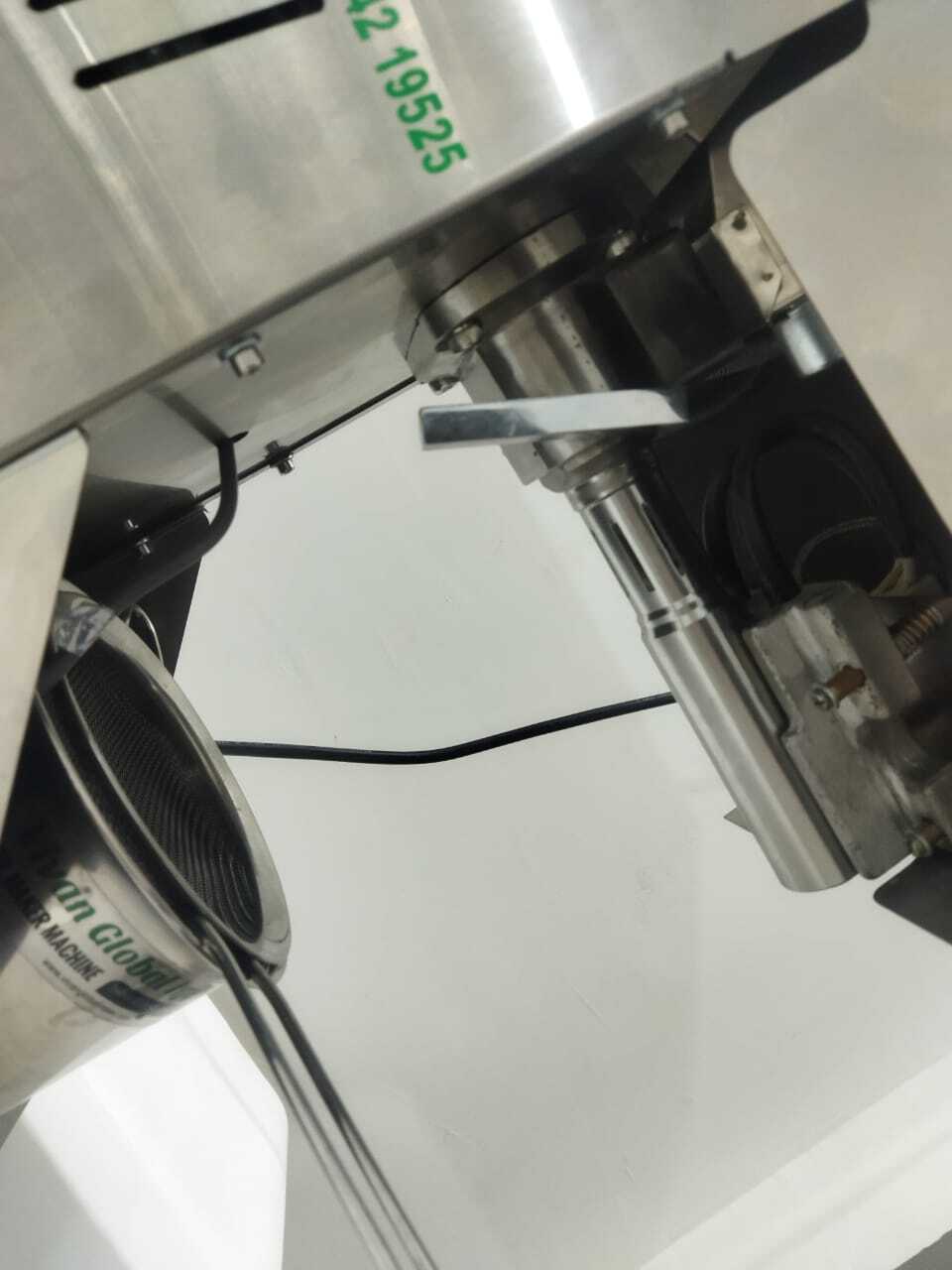 Oil Processing Machinery - Stainless Steel, 48x19x43cm, 1000w Power, 0.7hp Motor, 8-10kg/hr Extraction Rate, 1-year Warranty, 74 Rpm