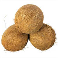 एक ग्रेड अर्ध भूसी वाला नारियल