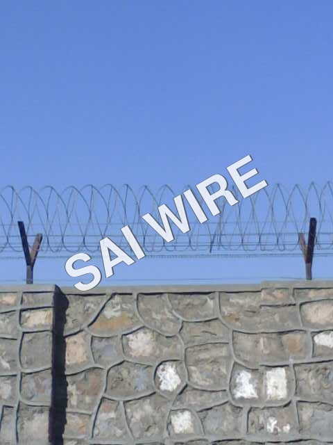 Steel Concertina Wires - Stainless Steel, 2.5mm Diameter, Silver | Corrosion Resistant, Sturdy Structure, Easy Installation
