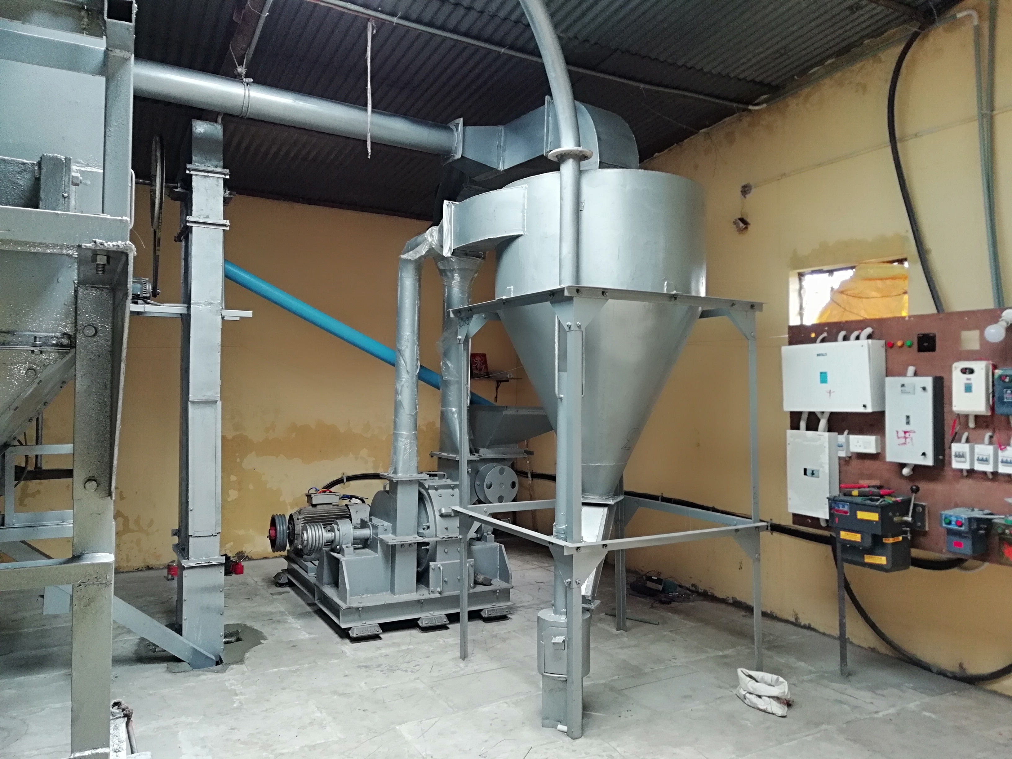 Turmeric Pulverizer - Stainless Steel, Electric Power Source | Industrial Use, High Durability, Low Power Consumption
