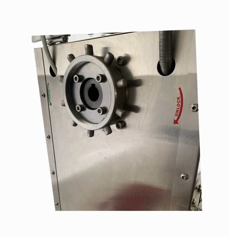 Commercial Use Mini Oil Expeller Machine For 3600 Watt - Color: Silver