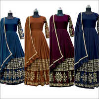 दुपट्टे के साथ इंडियन लेडीज़ पार्टी वियर गाउन सूई