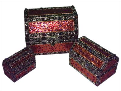 हस्तशिल्प - धातु के डिब्बे