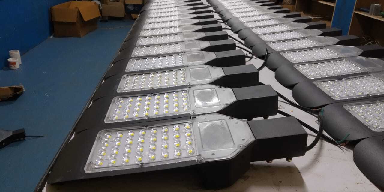 Led Street Lights - Pc Material, Variable Dimensions, Black Color | 72w High-power Led, Ip65 Rated For Street Lighting Applications, 1 Year Warranty