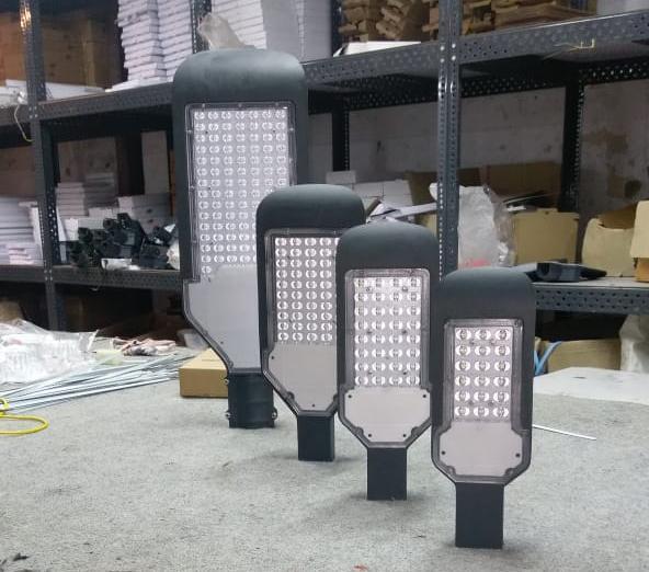 Led Street Lights - Pc Material, Variable Dimensions, Black Color | 72w High-power Led, Ip65 Rated For Street Lighting Applications, 1 Year Warranty