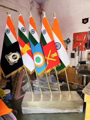 पीतल का झंडा स्टैंड