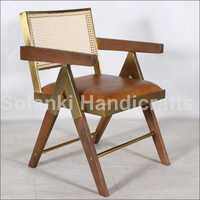 लकड़ी की चमड़े की सीट कुर्सी