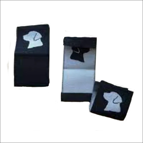 काले उत्पाद लेबल