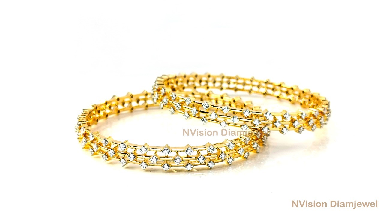 Natural Diamond Traditional Themed Modern Bangle Diamond Carat Weight: 5.96 Carat