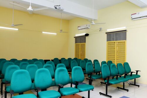 सभागार की कुर्सी
