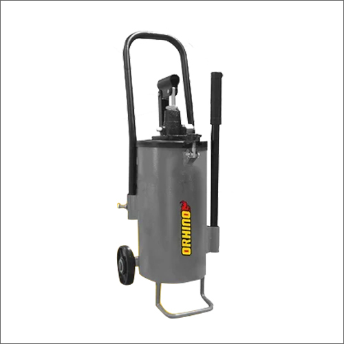 ब्लैक एंड ग्रे हैंड ऑपरेटेड कार इंजन ऑयल डिस्पेंसर