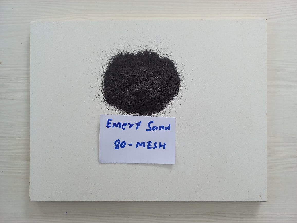 Induatial And Factory Used Sand Blasting And Water Jet Cutting Machine Raw Used Bulk Quantity Emery Grins Sand For Sale - Color: Black