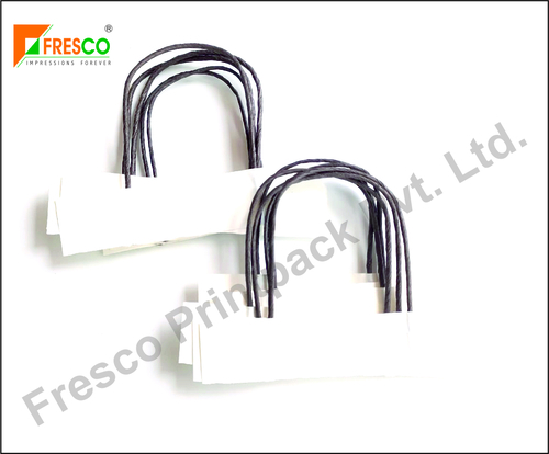 ट्विस्टेड पेपर रोप हार्डनेस के साथ व्हाइट पैच: नॉर्मल