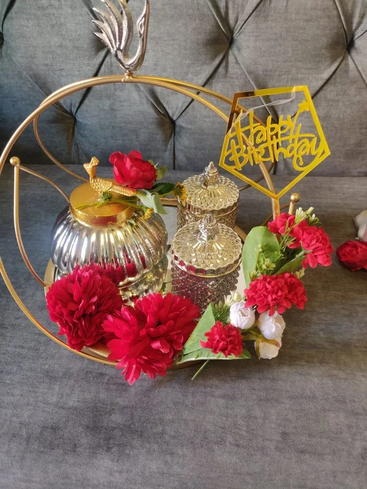 Metal Gifting Hamper - Vintage Metal Frame, Variable Dimensions, Gold Color | Durable, Elegant Design, Versatile Gifting Solution For Home Decor, Plant Display, Wedding Parties