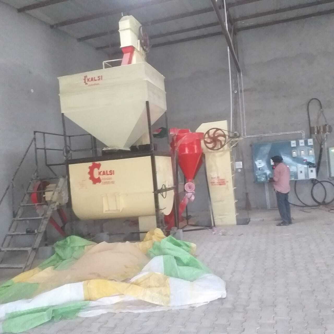 Cattle Poultry Mesh Feed Plant Capacity: 300 Kg/hr