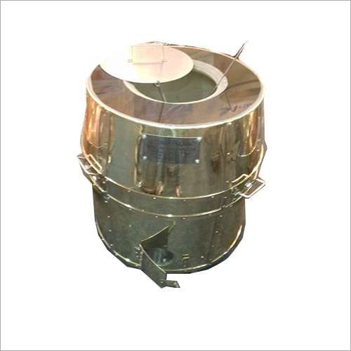 पहियों के साथ ब्राउन कॉपर तंदूर