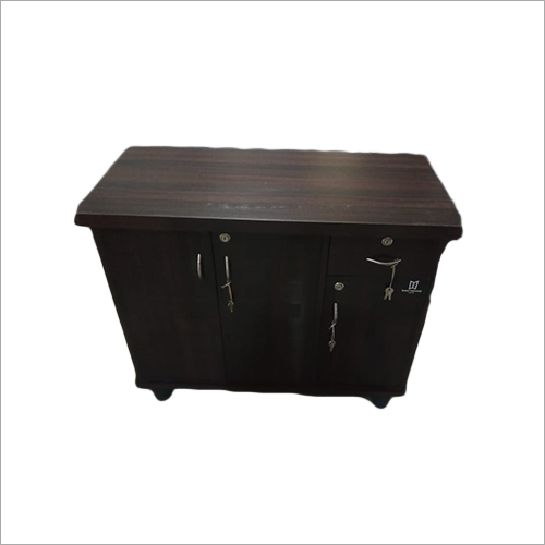 ब्राउन वुडन स्टोरेज कपबोर्ड