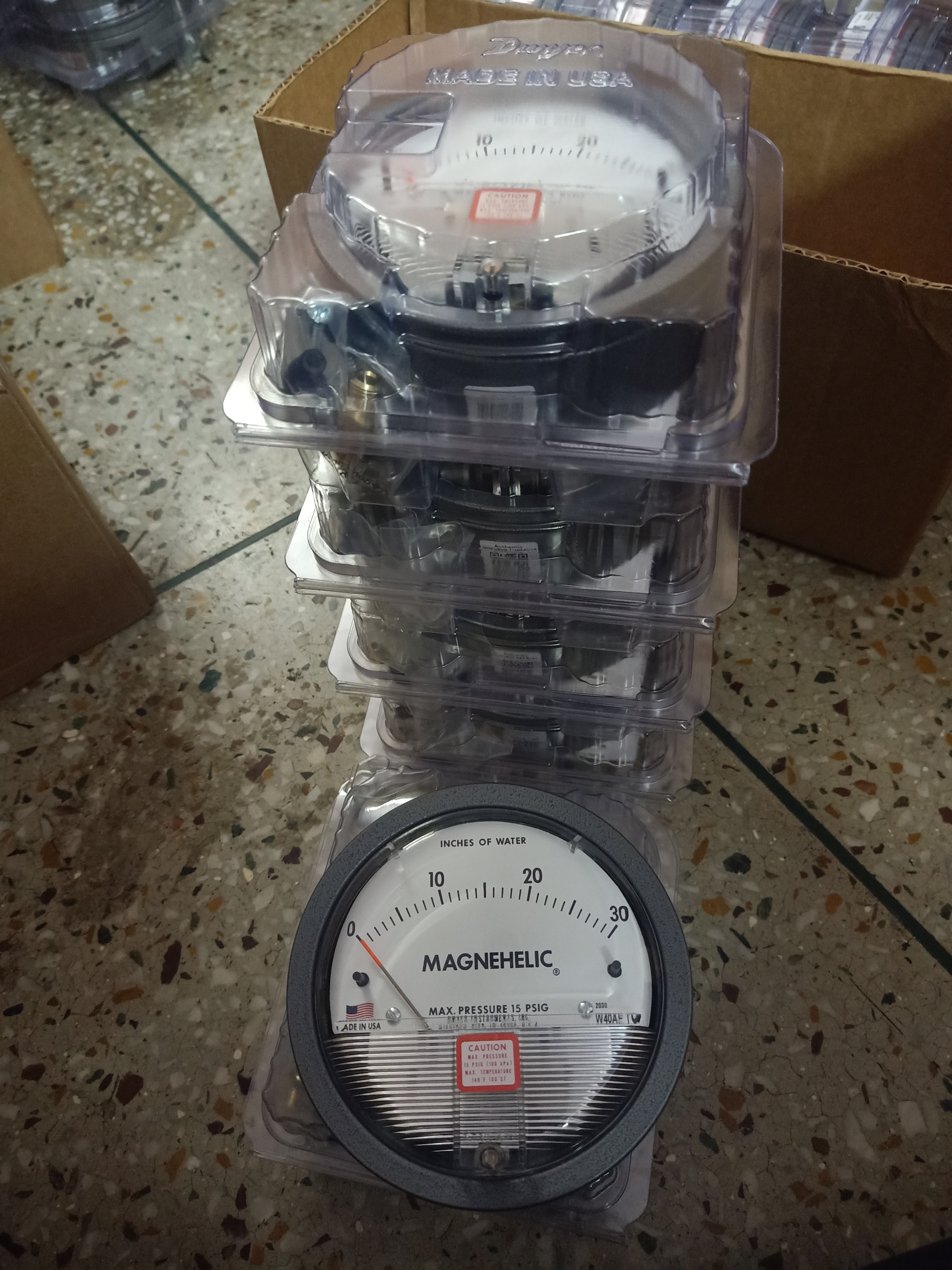 White/black Dwyer Magnehelic Gage In Ponda Goa
