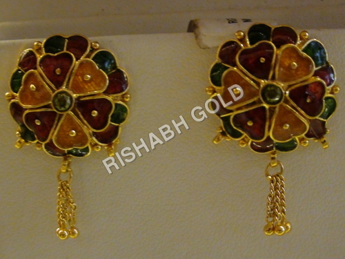 डिज़ाइनर गोल्ड इयररिंग्स लिंग: महिलाओं के लिए