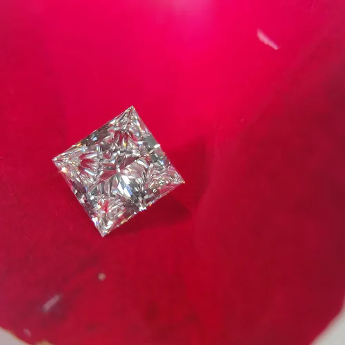 Solitaire Cvd Diamonds For Studs Diamond Carat: As Per Requirement Carat