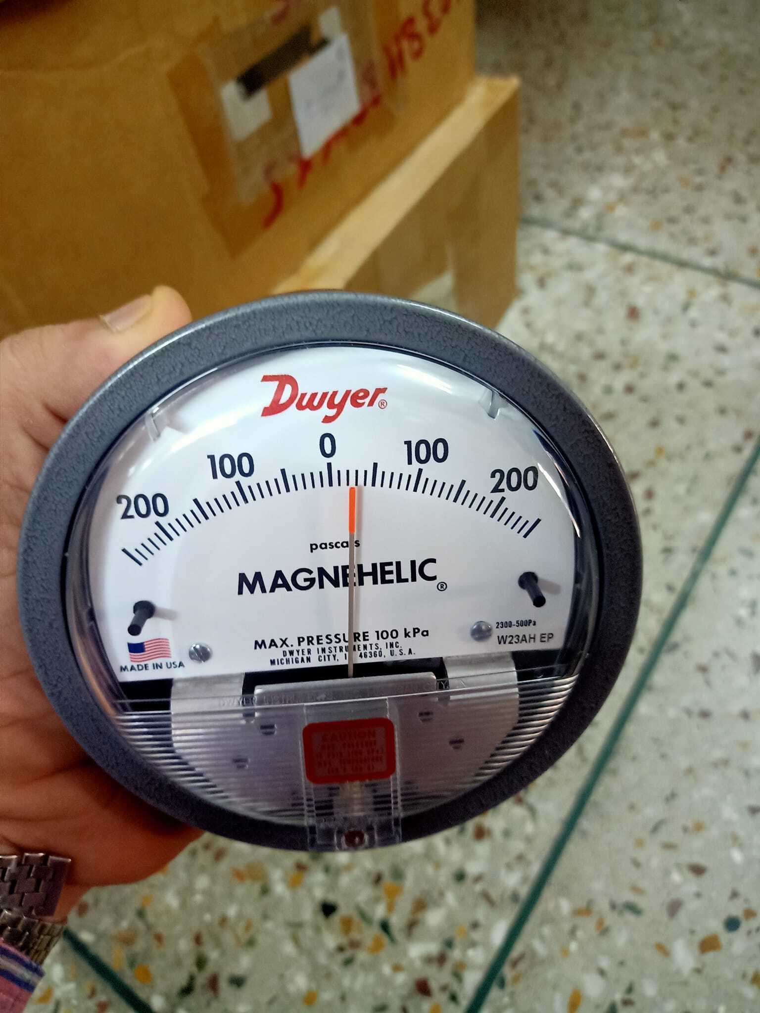 White/black Dwyer Usa Magnehelic Gage In Hasanpur Uttar Pradesh