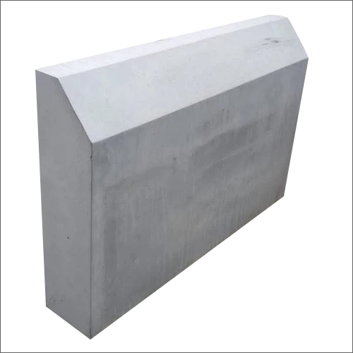 Outdoor Solid Concrete Kerb Stone - Customized Size, Available in Various Colors , Interlocking Block Design for Demarcating Roads and Greenery Areas