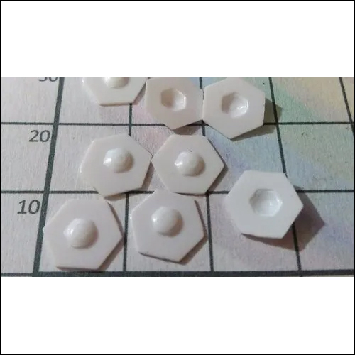 व्हाइट हेक्सागन बबल सेक्विन 10 एमएम