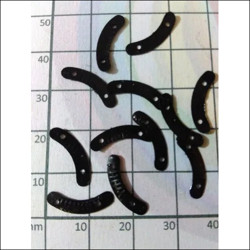 ब्लैक 15 एमएम केले सेक्विन डिज़ाइन