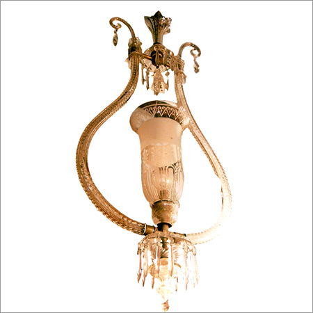 गोल्डन हैंगिंग लाइट्स