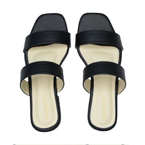 लेदर ब्लैक कलर टू स्ट्रिप फ्लैट सैंडल