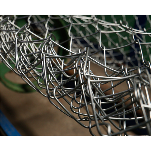 जस्ती लोहे की चेन लिंक बाड़ लगाना