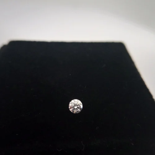 Solitaire Round Cut Diamond Diamond Carat: As Per Requirement Carat