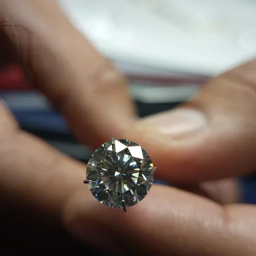 Solitaire Round Cut Diamond Diamond Carat: As Per Requirement Carat