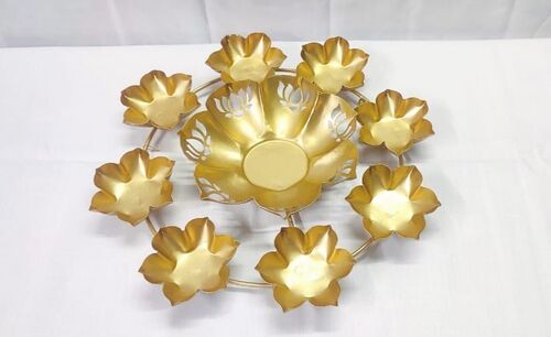 13 इंच लोटस रंगोली उरली