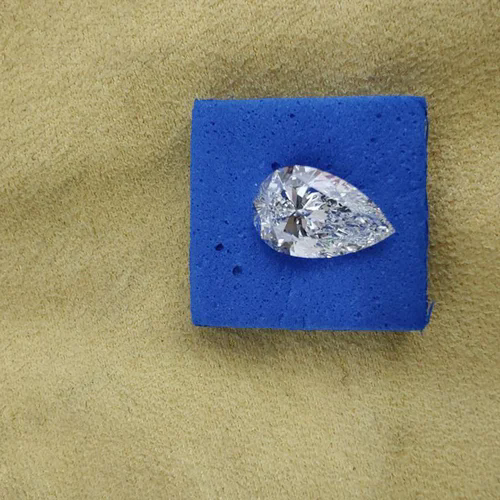 Man Made Diamonds For Ear Stud Diamond Carat: As Per Requirement Carat