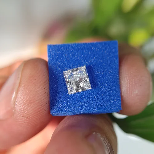 Man Made Diamonds For Ear Stud Diamond Carat: As Per Requirement Carat
