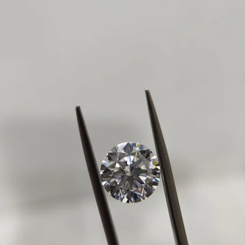 Man Made Diamonds For Ear Stud Diamond Carat: As Per Requirement Carat