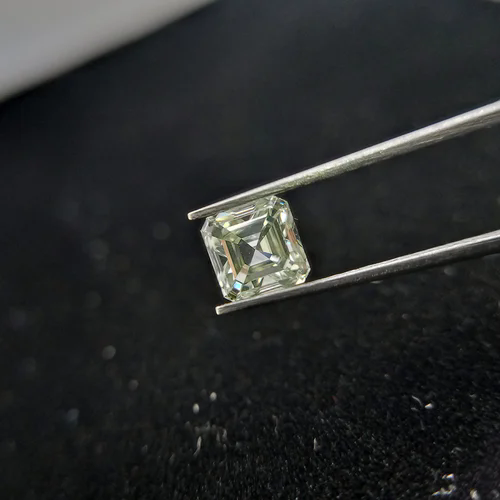 Man Made Diamonds For Earring Diamond Carat: As Per Requirement Carat