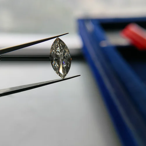 Man Made Diamonds For Earring Diamond Carat: As Per Requirement Carat