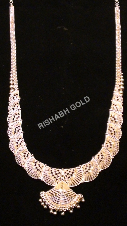 लॉन्ग गोल्ड नेकलेस जेंडर: महिलाओं के लिए